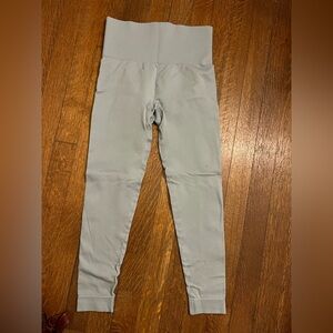 WeWoreWhat Kids Light Gray Leggings
